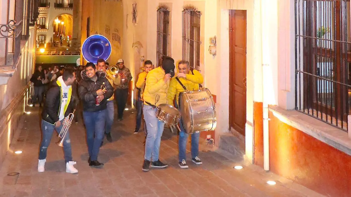 Tamborazo en callejoneada